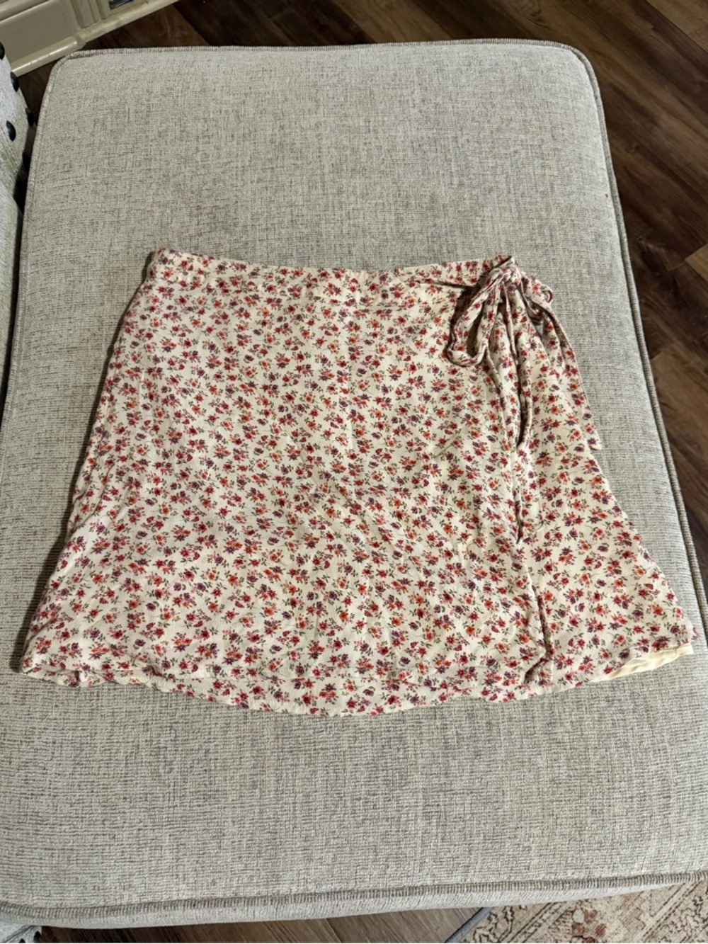 American Eagle Spring Ditsy Floral Wrap Mini Skirt Cream Pink Purple Print Sz M